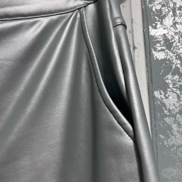 Silver vegan leather pants with soft underlining - Picture 4 of 5